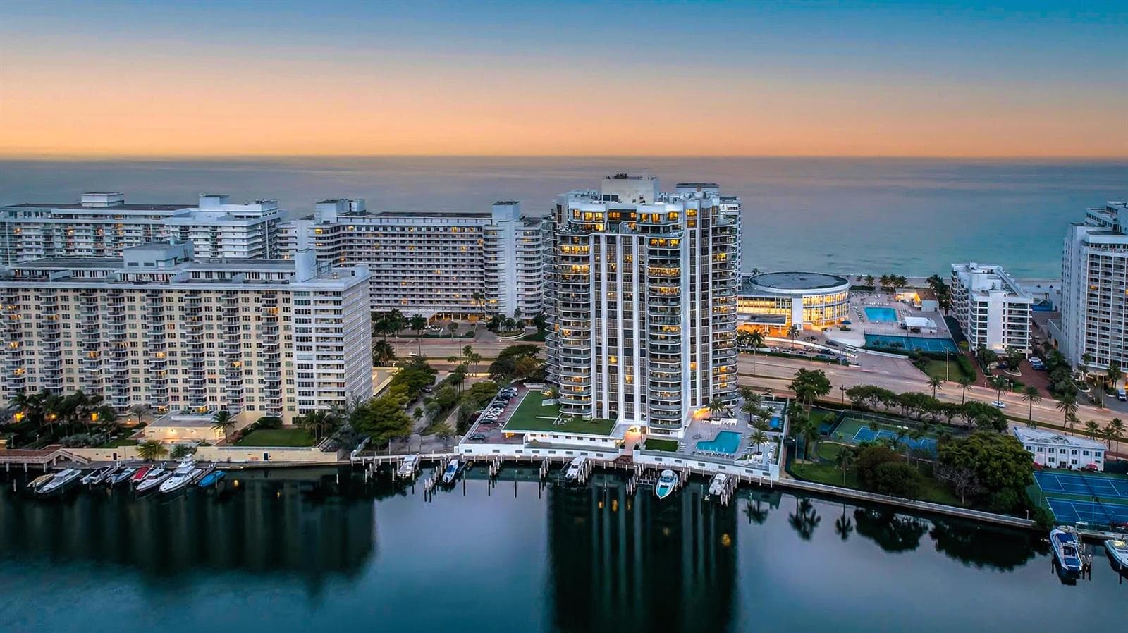 B26004751 — Miami Beach — 43