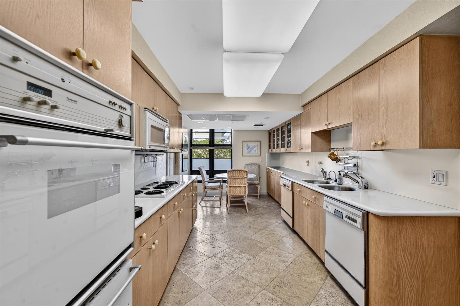 B26004751 — Miami Beach — 7