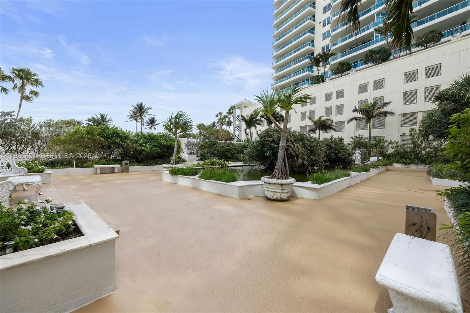 A11986651 — Miami Beach — 33