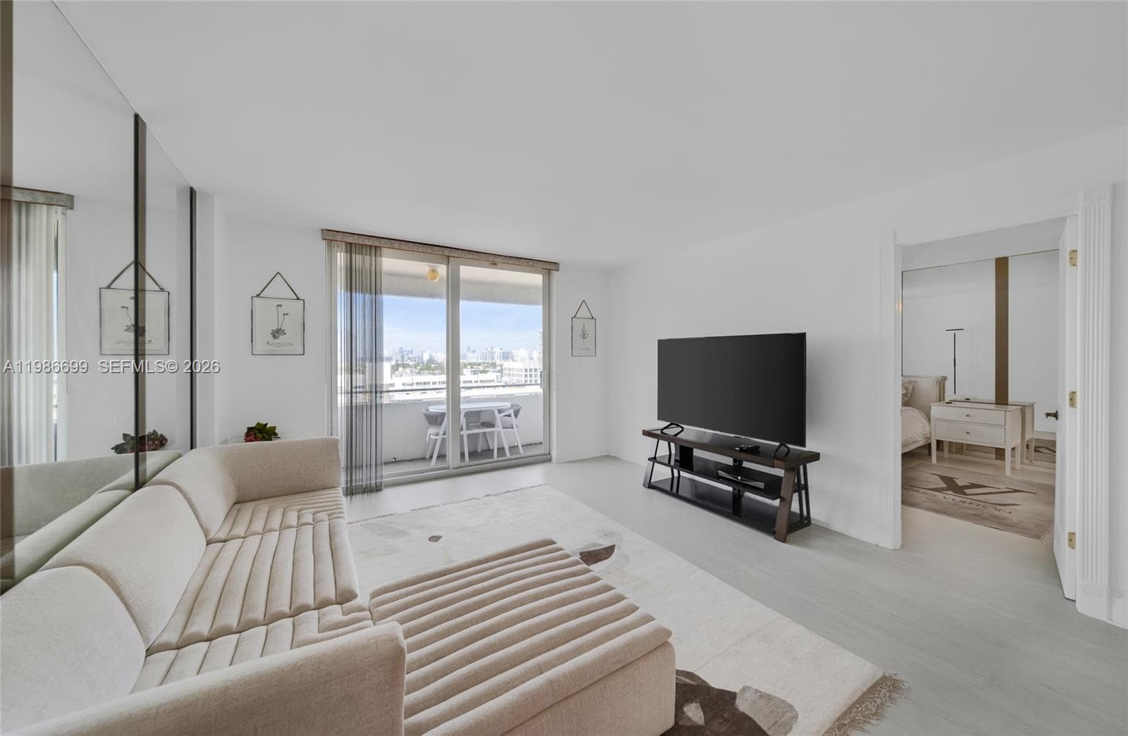 A11986699 — Miami Beach