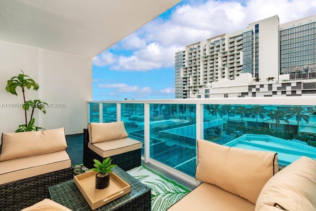 A11986707 — Miami Beach
