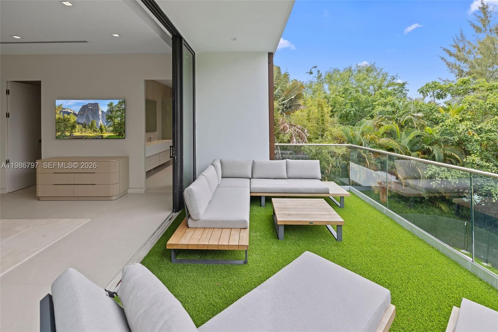 A11986797 — Miami Beach — 24