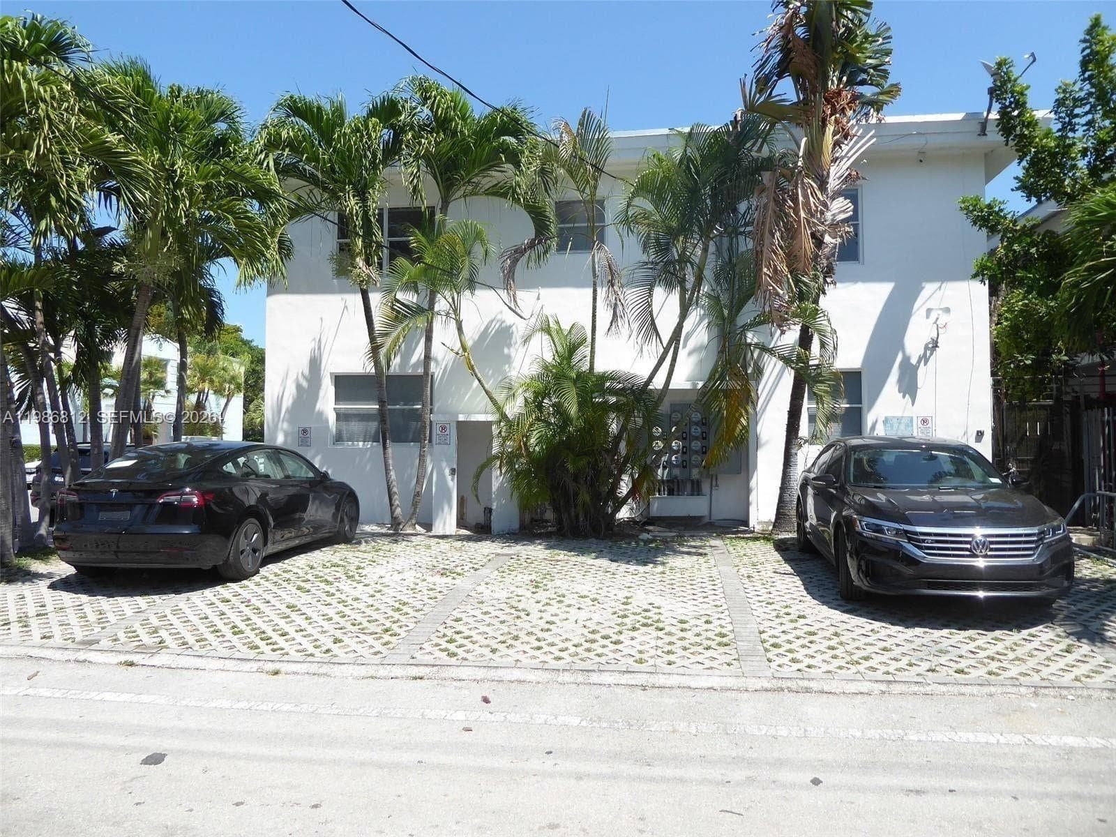 A11986812 — Miami Beach — 14
