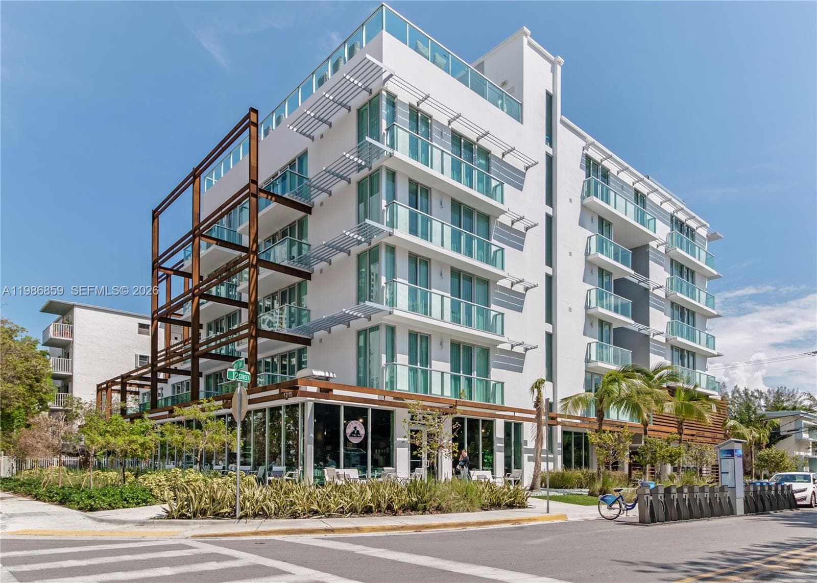 A11986859 — Miami Beach