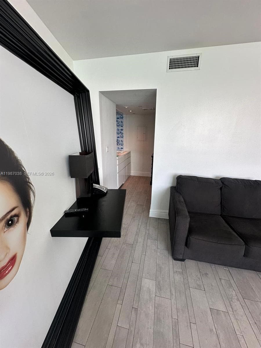 A11987038 — Miami Beach — 3