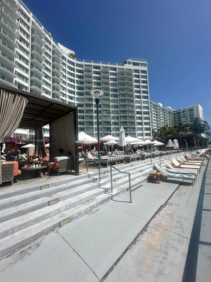 A11987038 — Miami Beach
