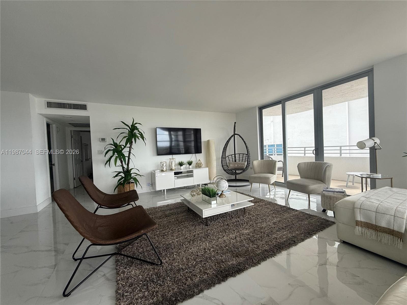 A11987044 — Miami Beach — 2