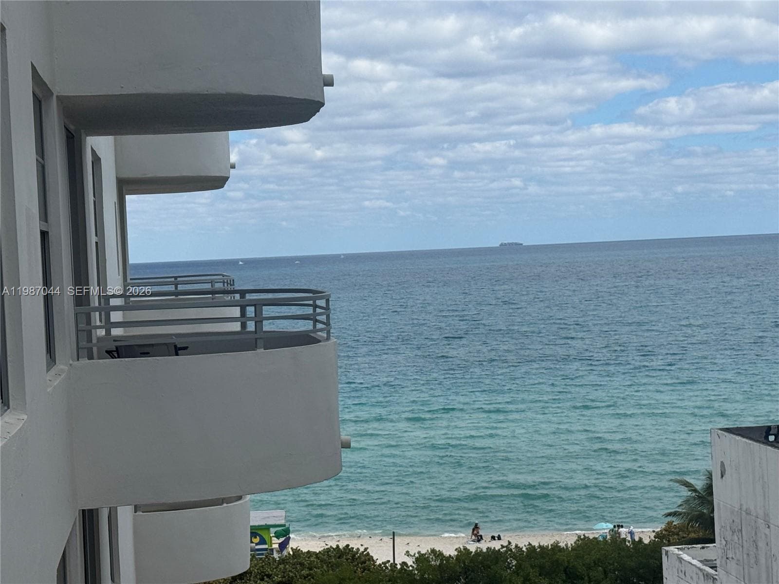 A11987044 — Miami Beach