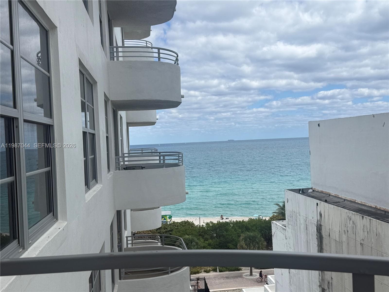 A11987044 — Miami Beach — 11