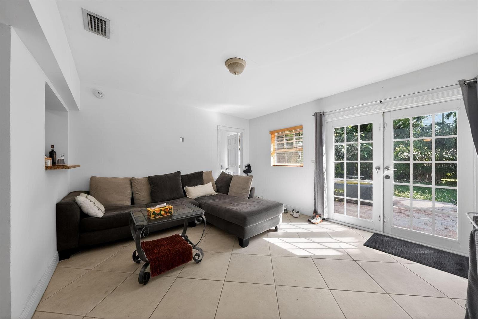 B26005156 — Miami Beach — 10