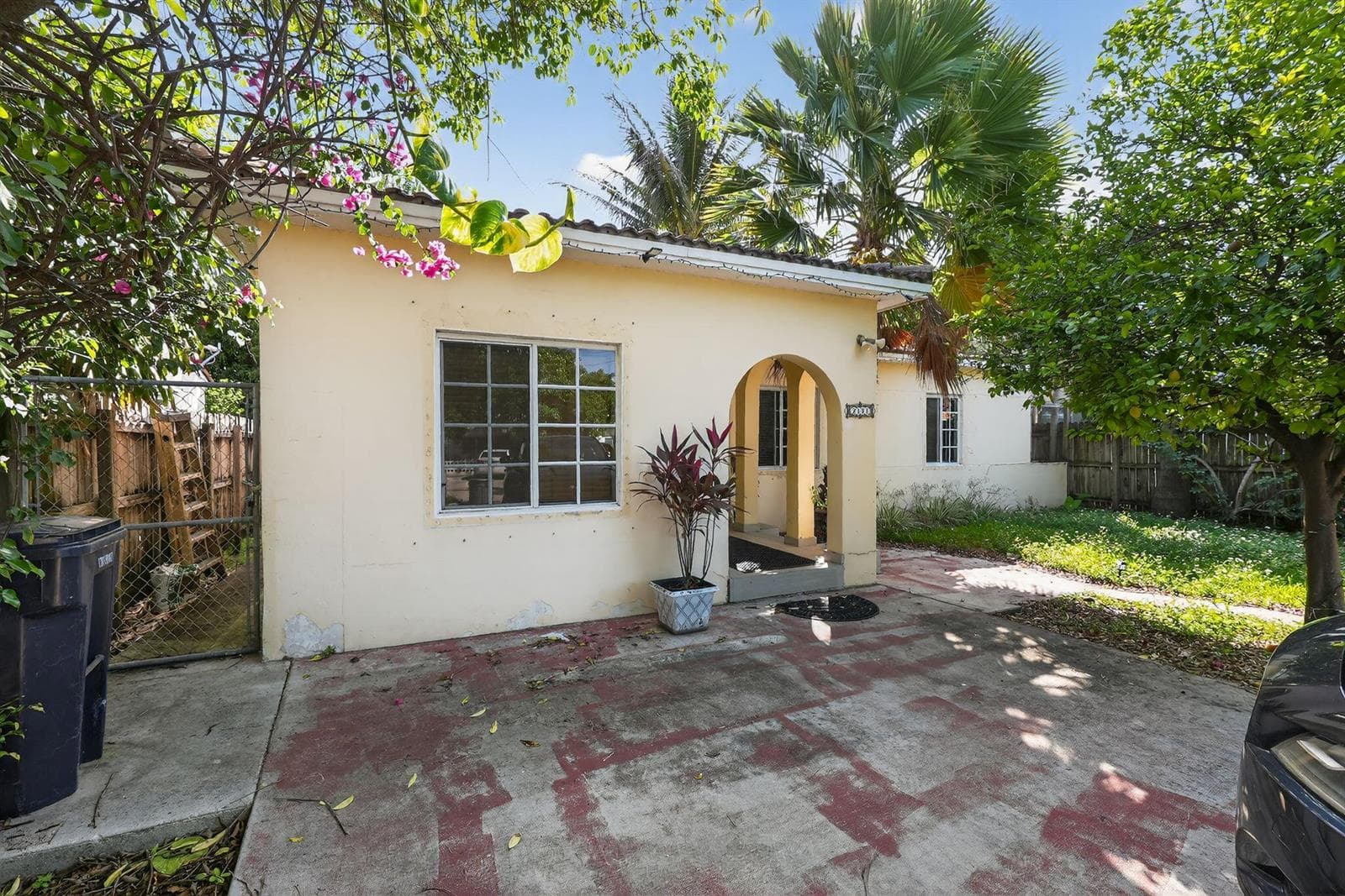B26005156 — Miami Beach — 29