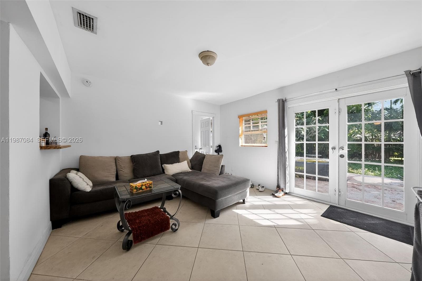 A11987084 — Miami Beach — 11