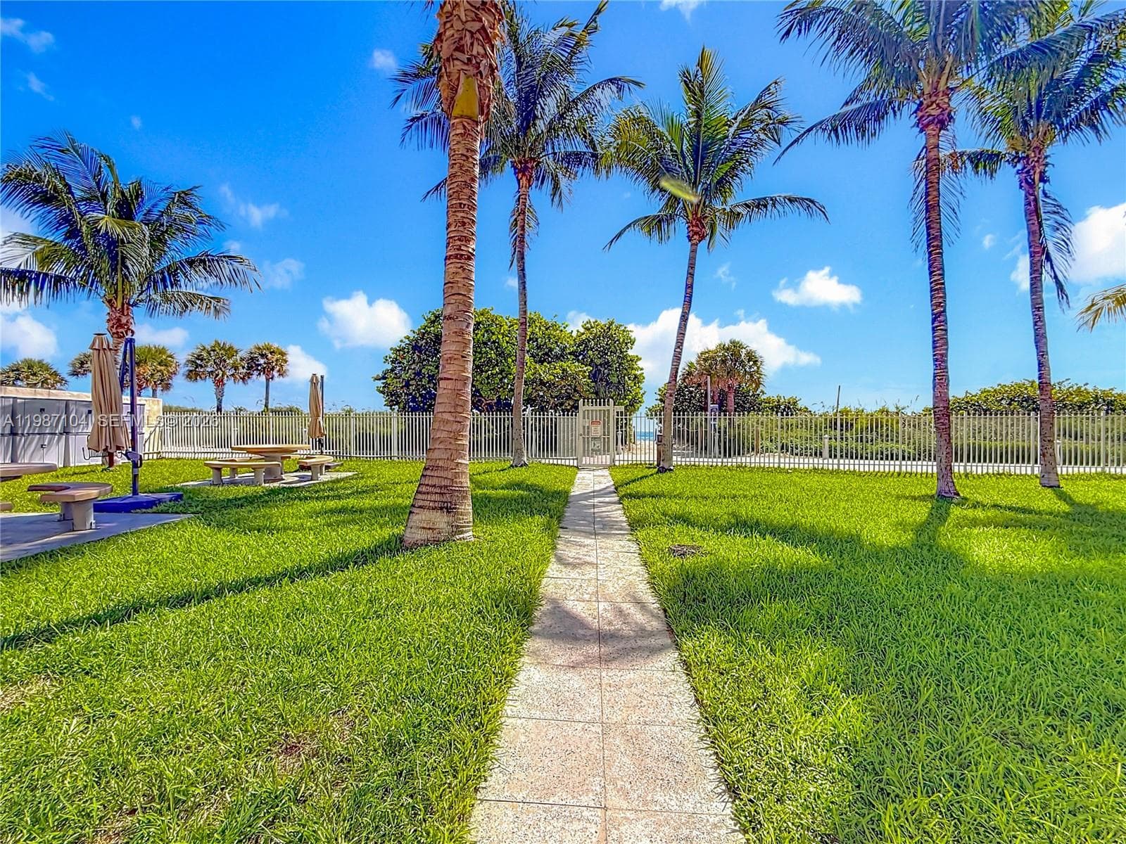 A11987104 — Miami Beach — 33