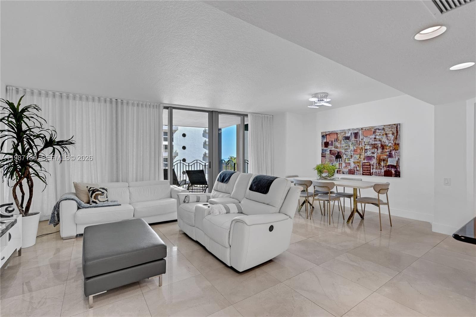 A11987189 — Miami Beach — 6