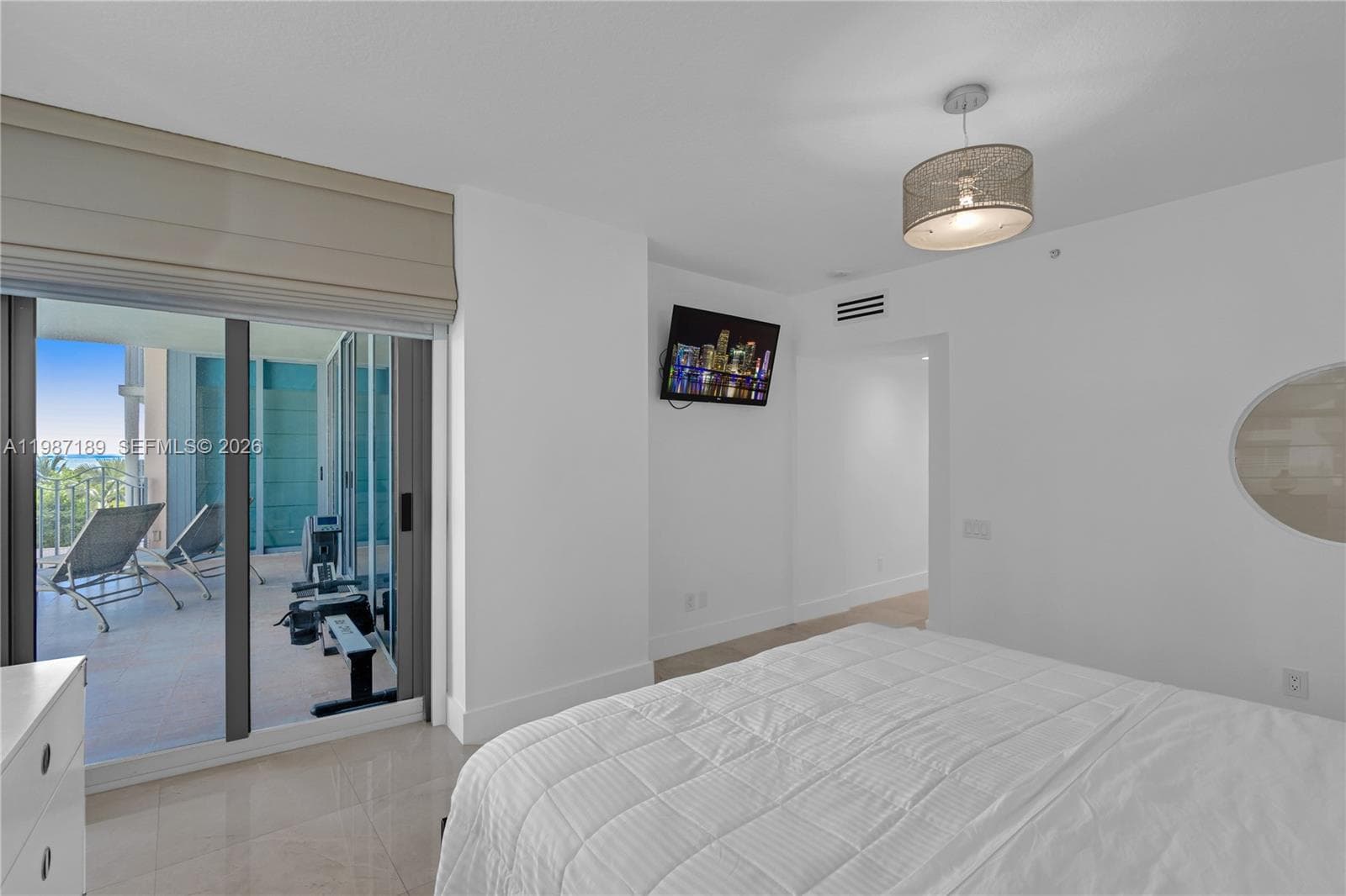 A11987189 — Miami Beach — 17