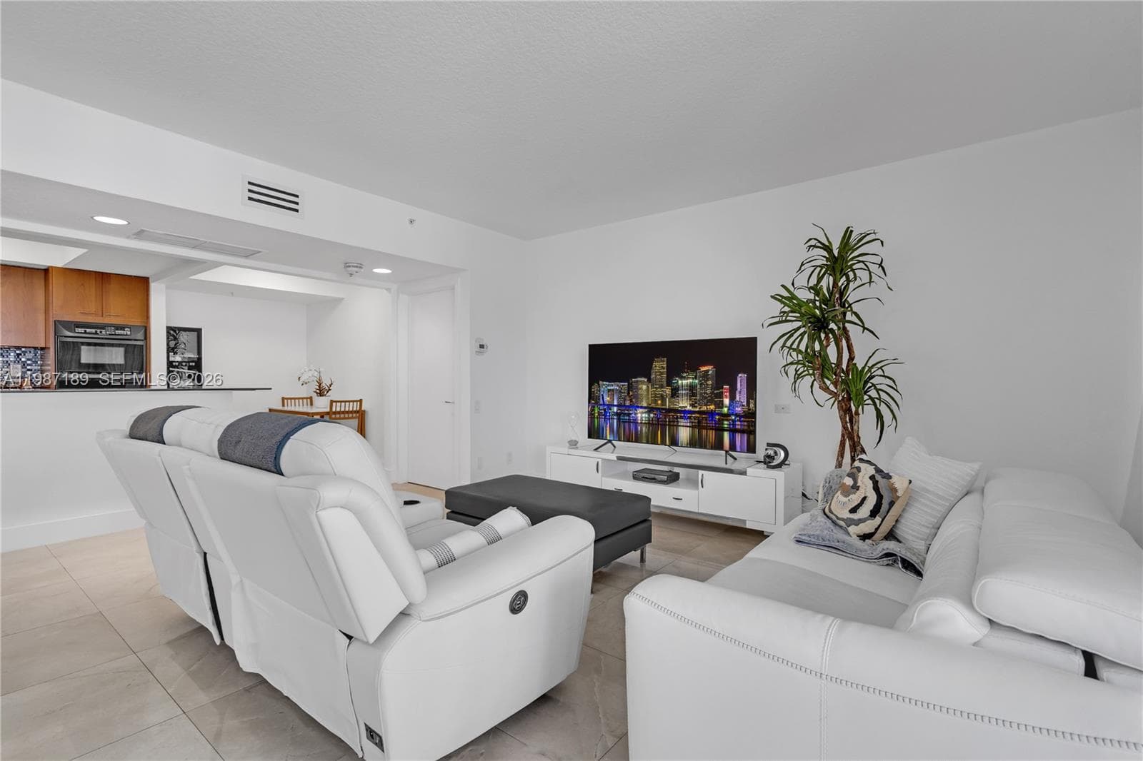A11987189 — Miami Beach — 7