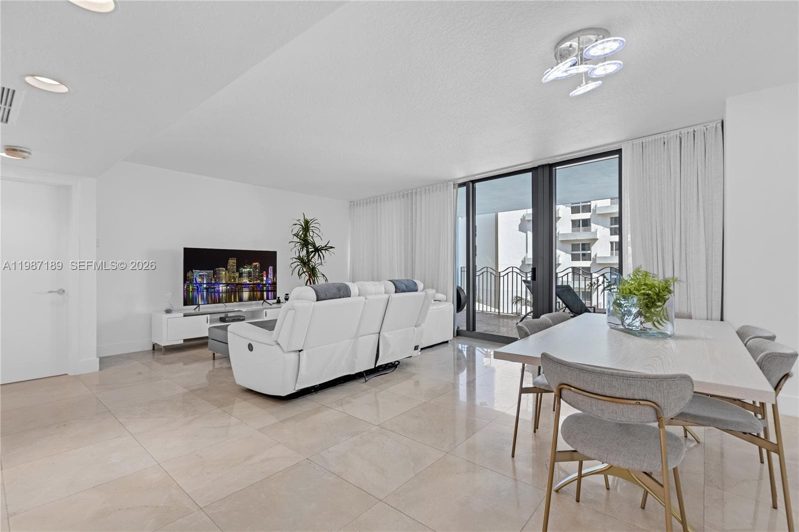 A11987189 — Miami Beach — 5