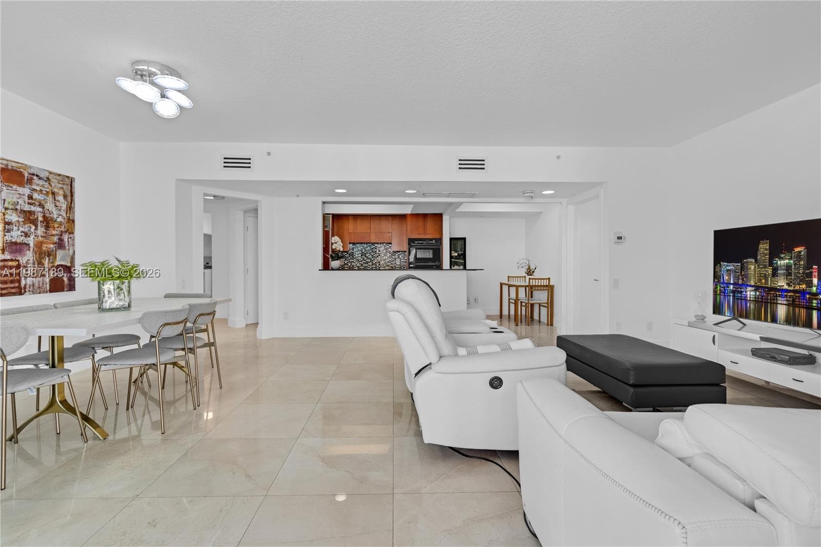 A11987189 — Miami Beach — 8