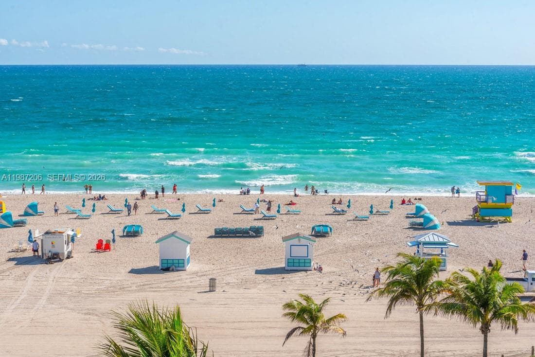 A11987206 — Miami Beach — 27