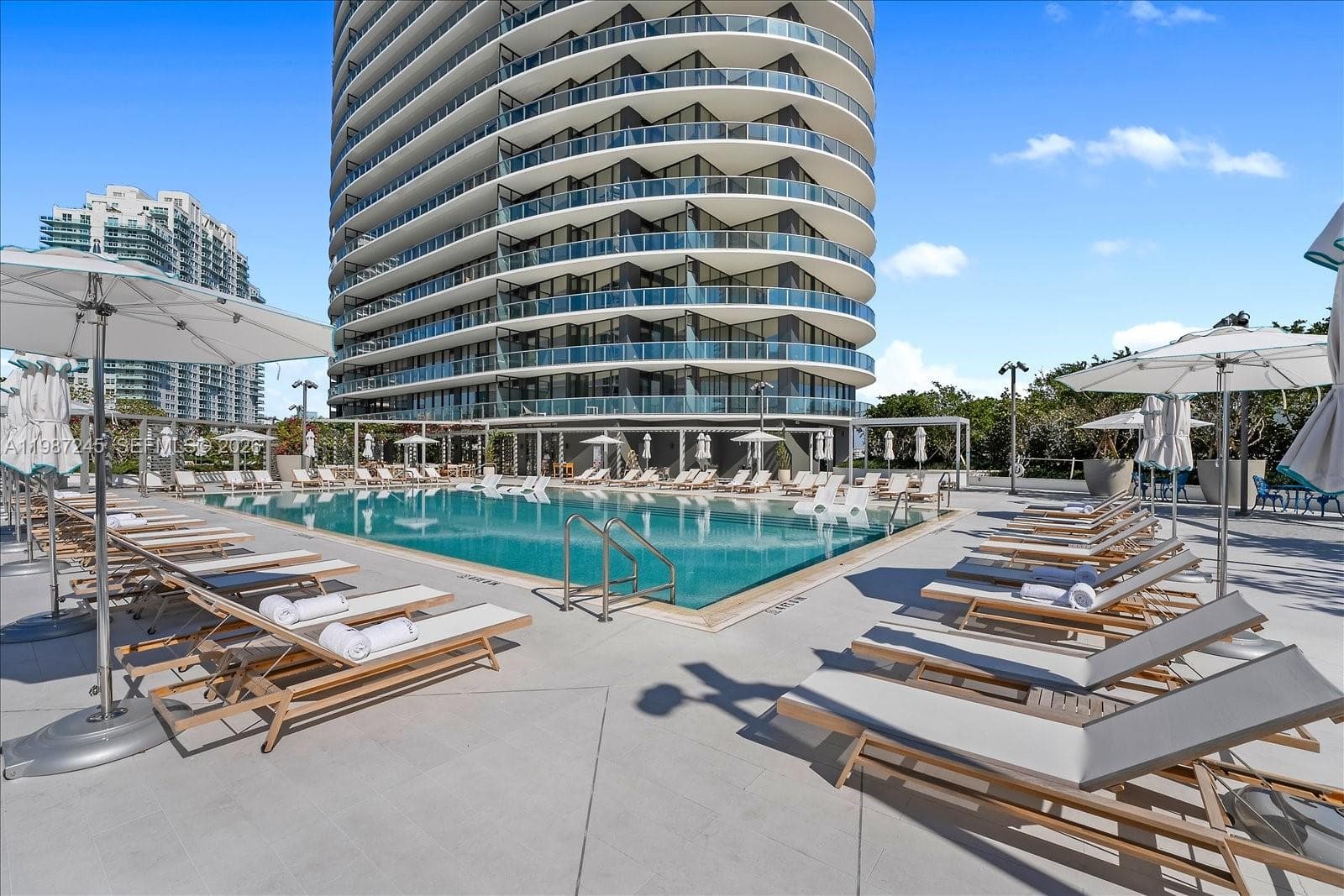 A11987245 — Miami Beach — 46