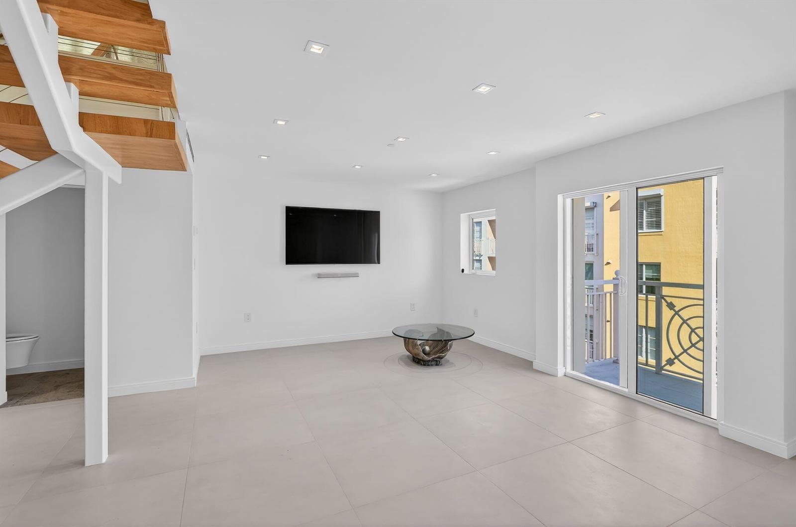 B26005371 — Miami Beach — 14