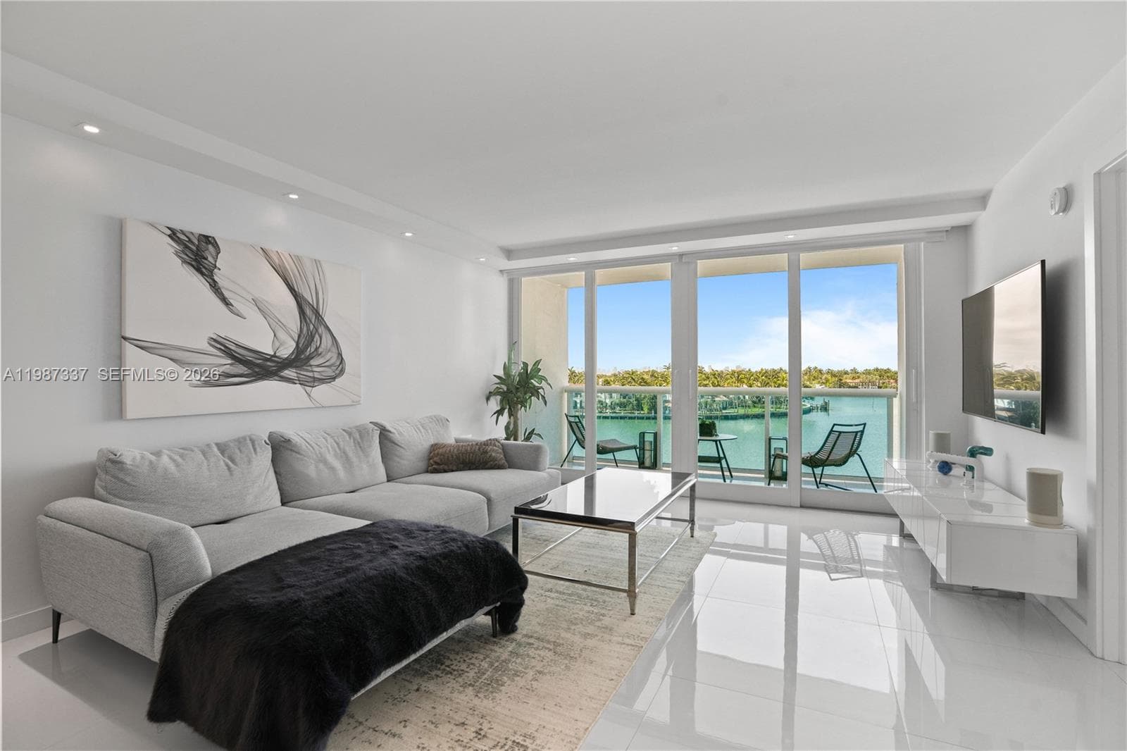 A11987337 — Miami Beach — 2