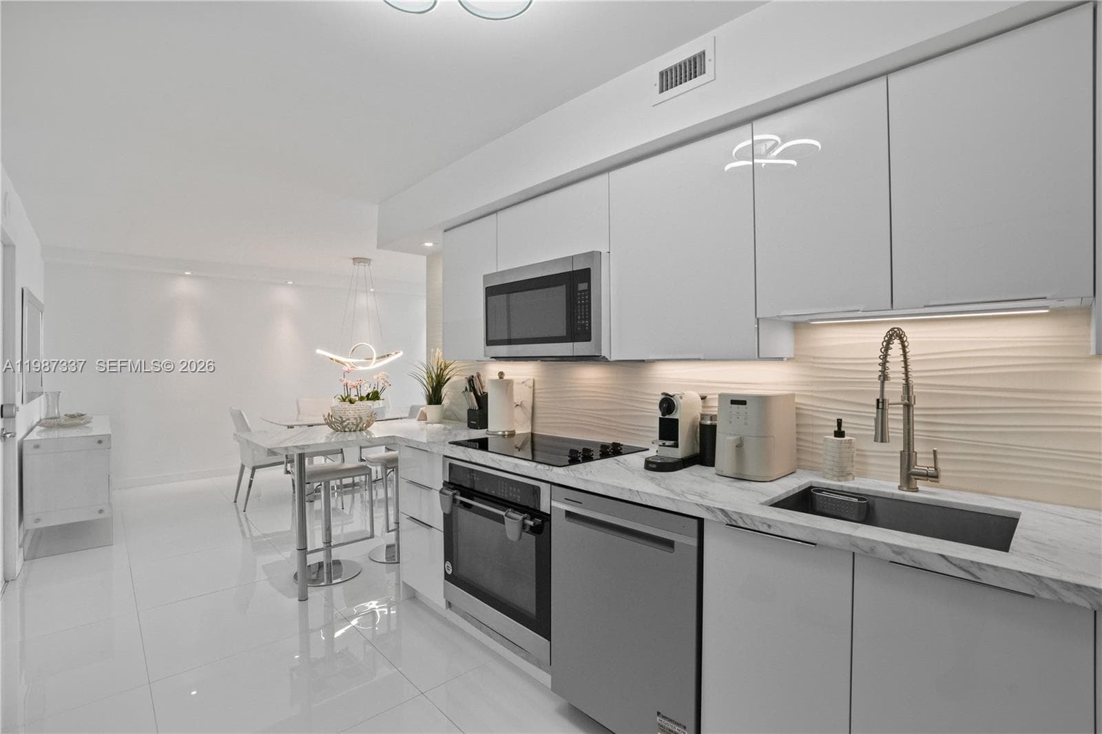 A11987337 — Miami Beach — 7