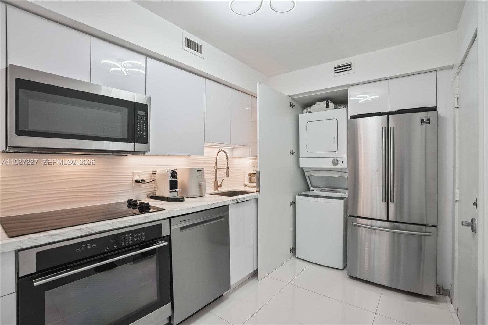 A11987337 — Miami Beach — 24