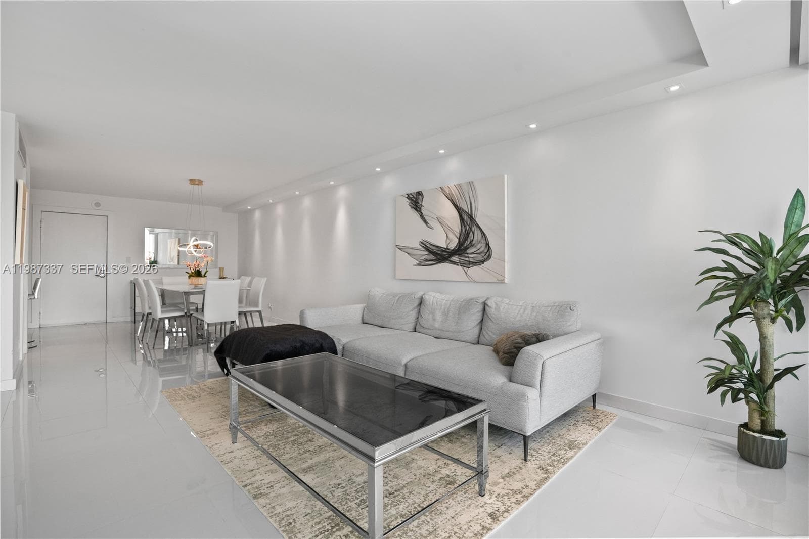 A11987337 — Miami Beach — 10