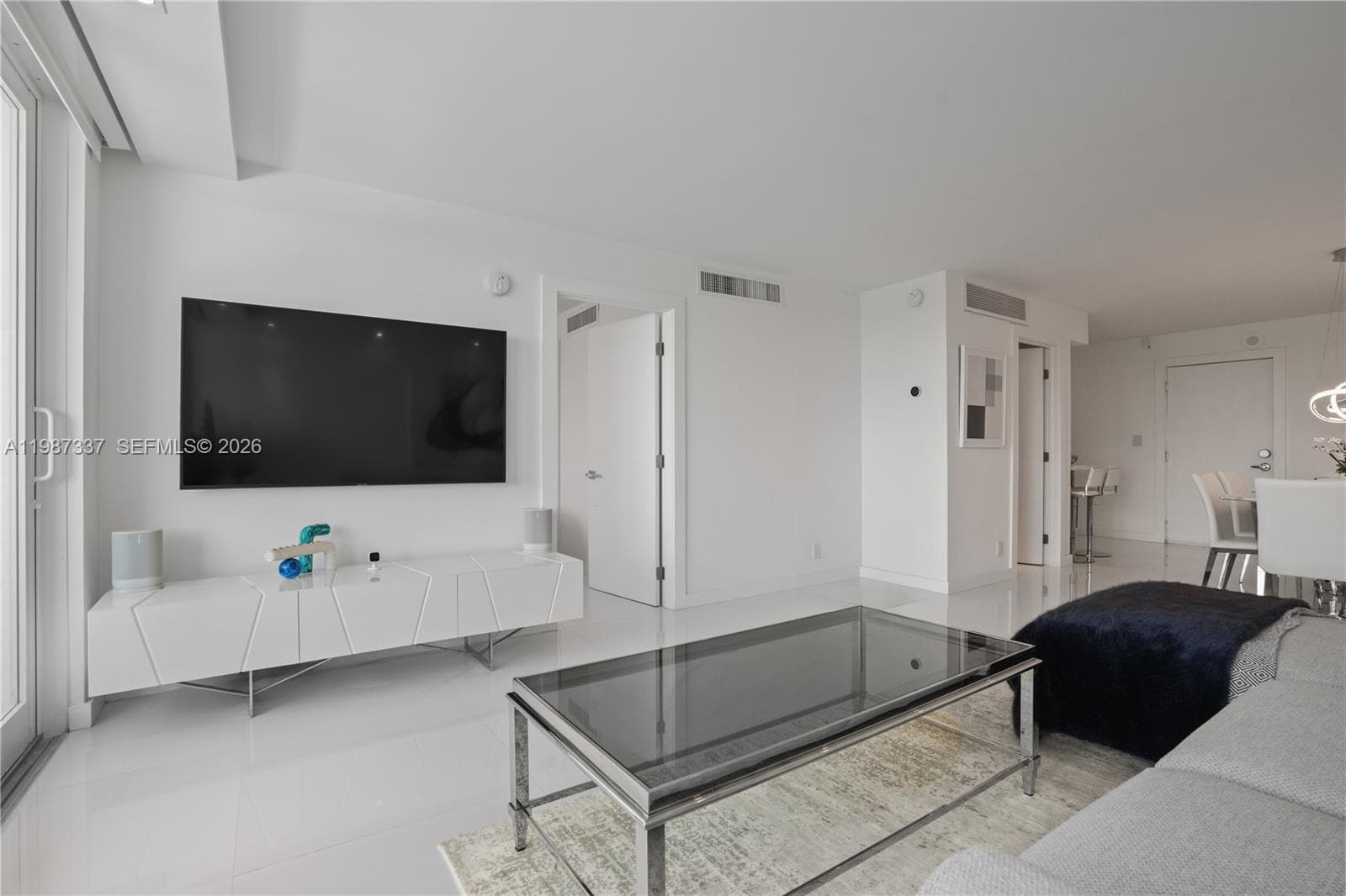 A11987337 — Miami Beach — 11