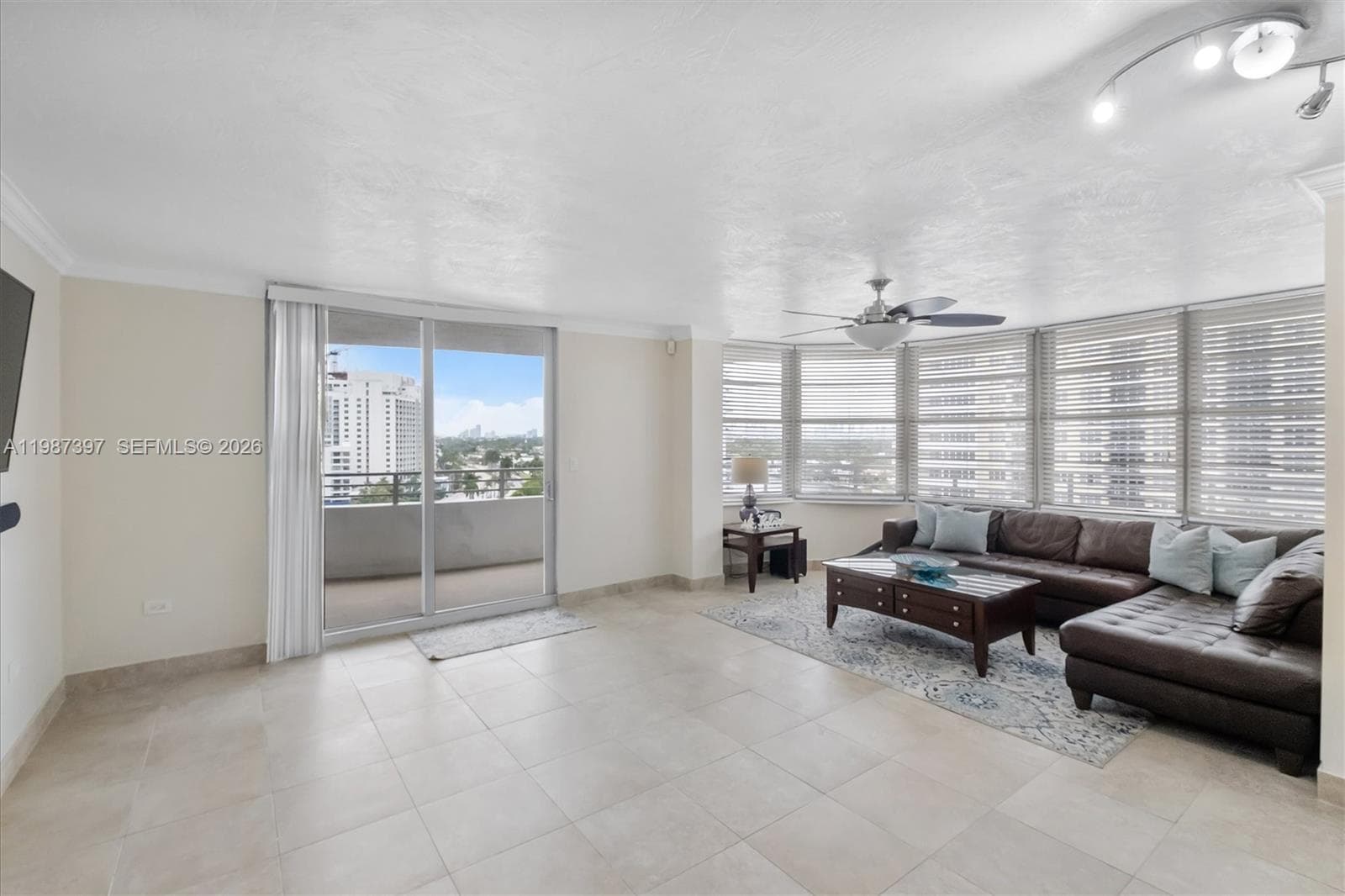 A11987397 — Miami Beach — 4