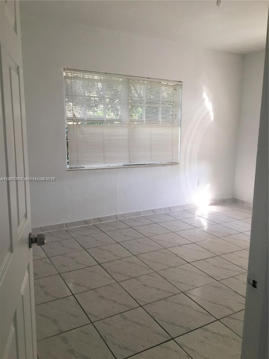 A11987767 — Miami Beach — 19