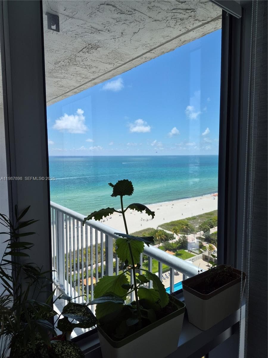 A11987898 — Miami Beach — 17