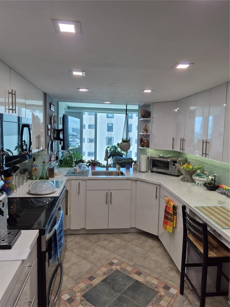 A11987898 — Miami Beach — 26