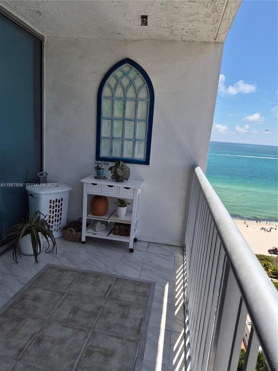 A11987898 — Miami Beach — 22