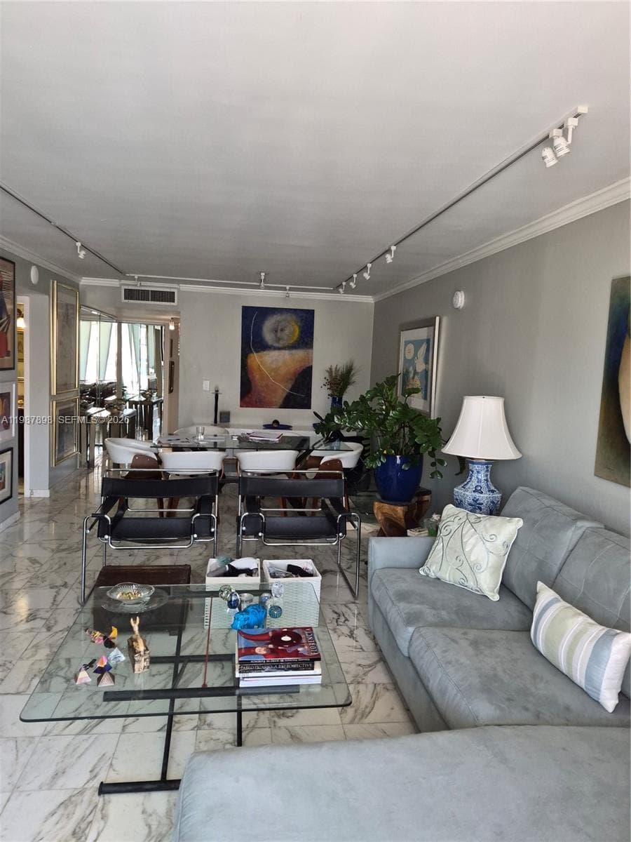 A11987898 — Miami Beach — 9