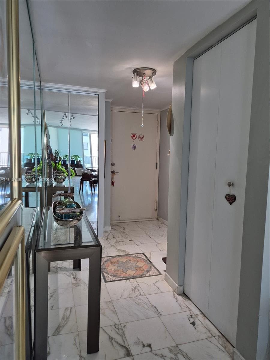 A11987898 — Miami Beach — 18