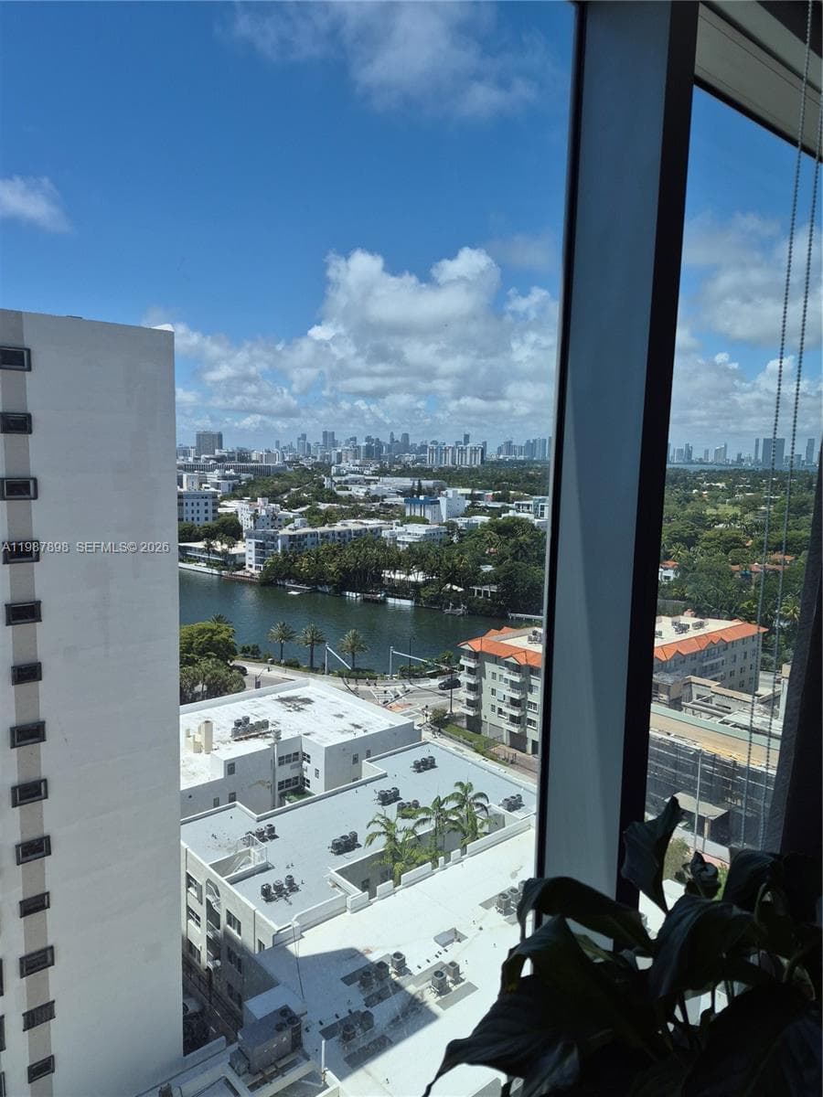 A11987898 — Miami Beach — 15