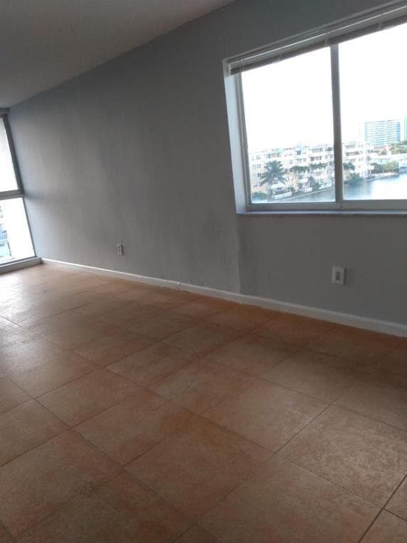 B26005915 — Miami Beach — 4