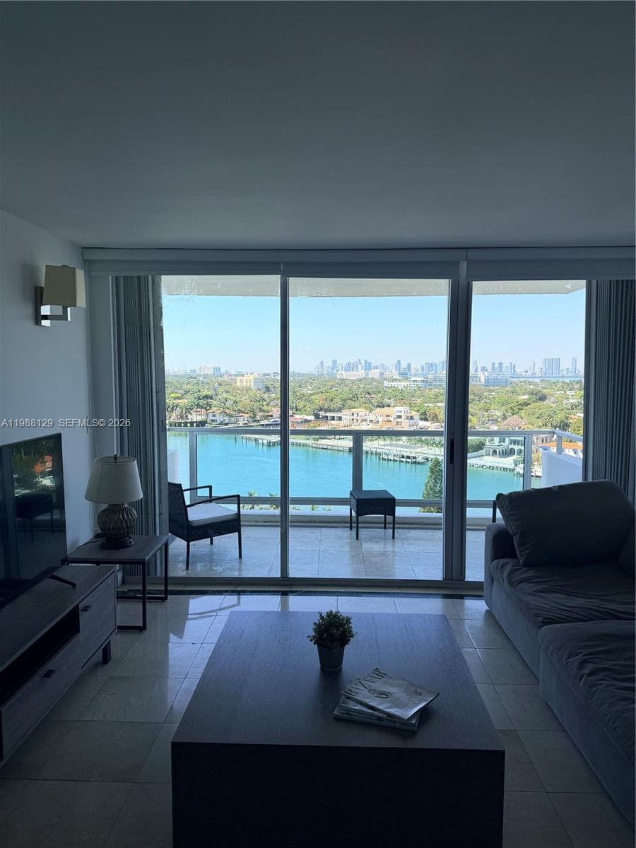 A11988129 — Miami Beach — 6