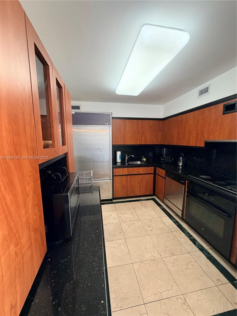 A11988129 — Miami Beach — 9