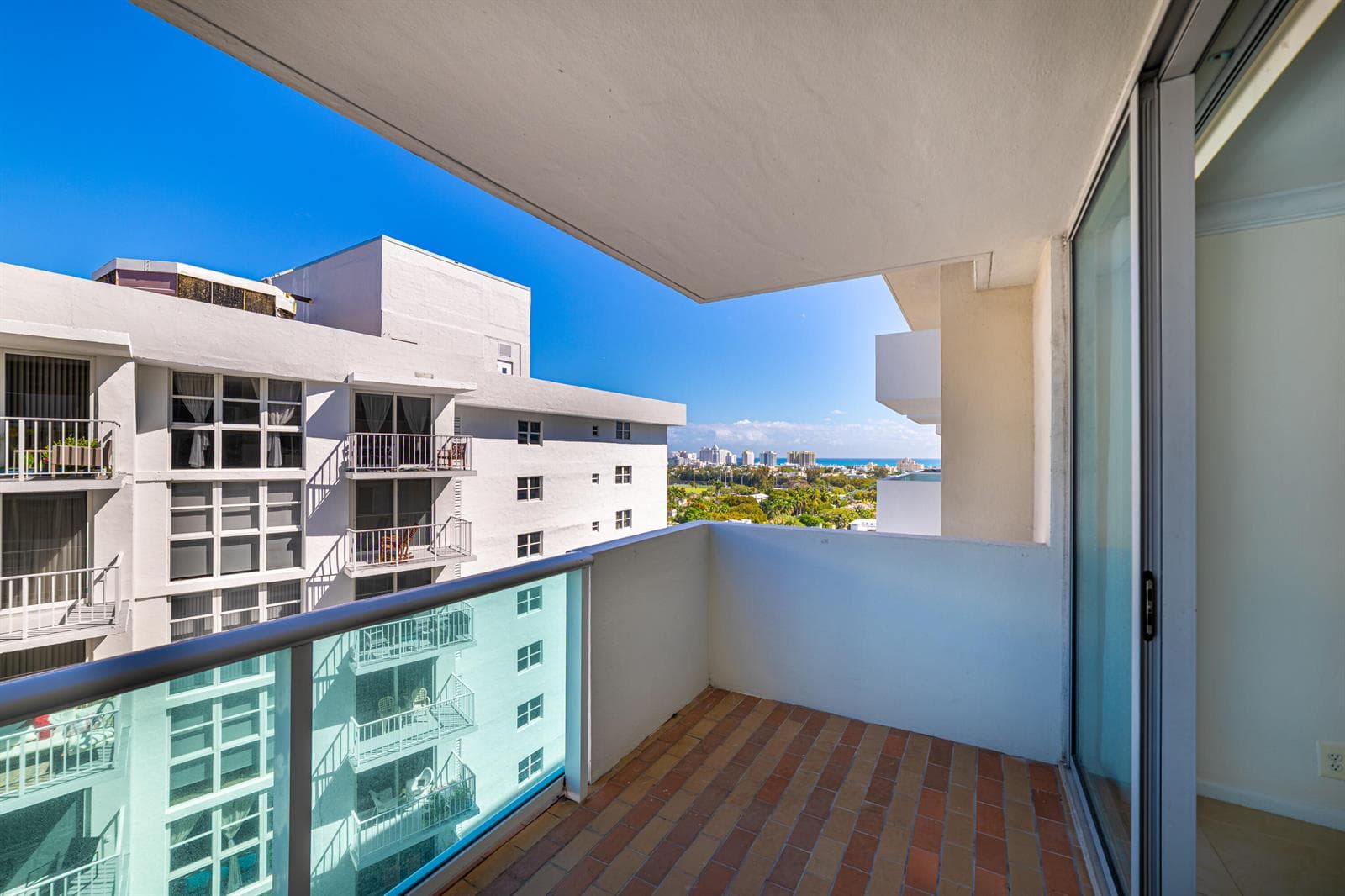 B26005979 — Miami Beach — 2