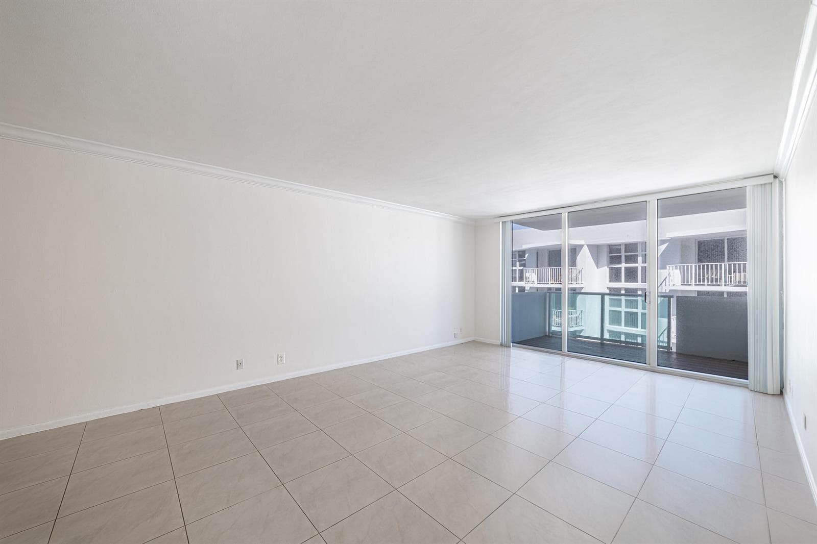 B26005979 — Miami Beach — 7