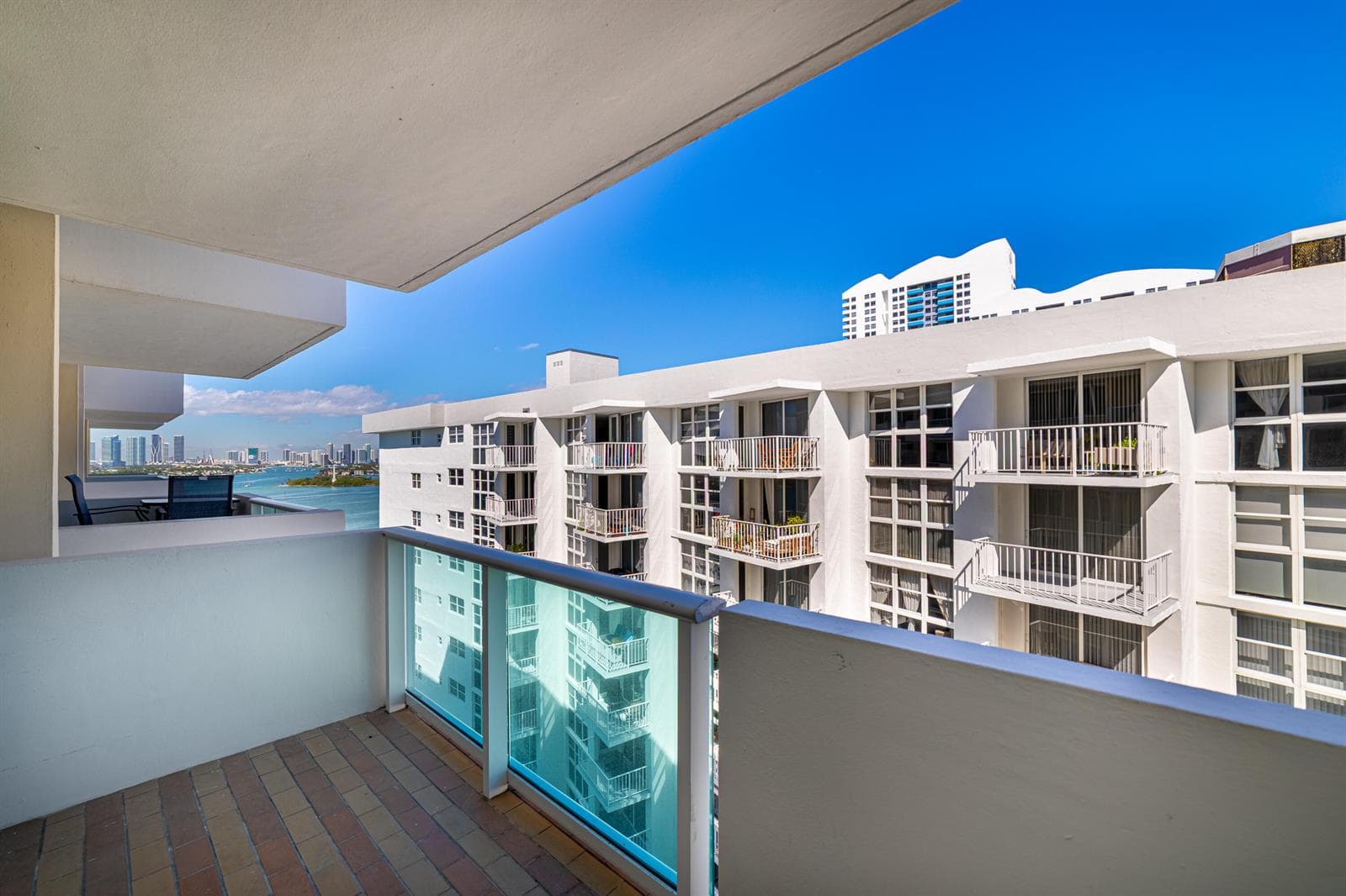 B26005979 — Miami Beach — 3