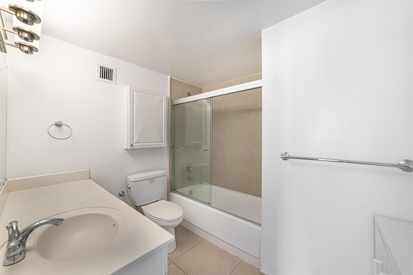 B26005979 — Miami Beach — 19