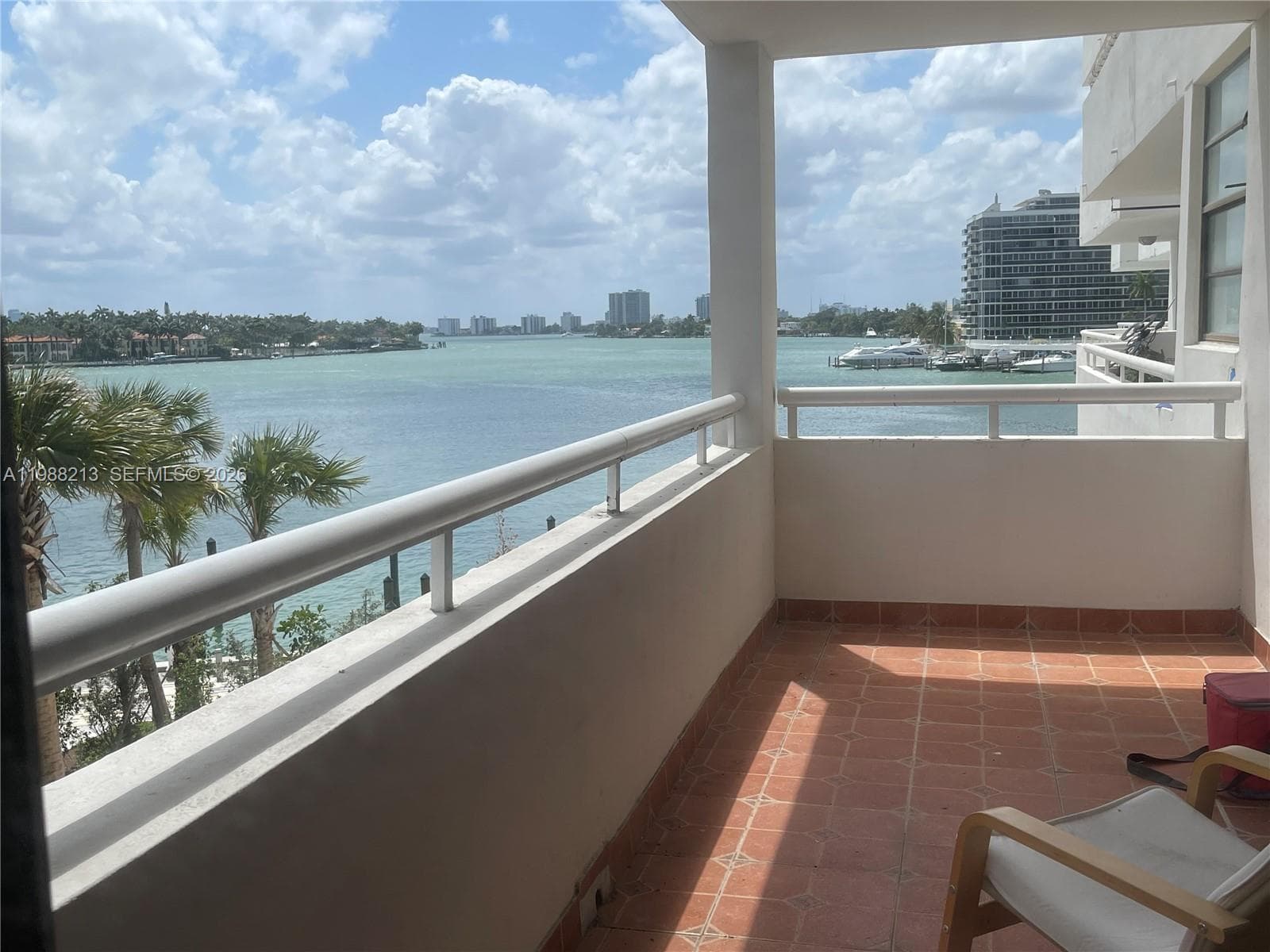 A11988213 — Miami Beach — 2