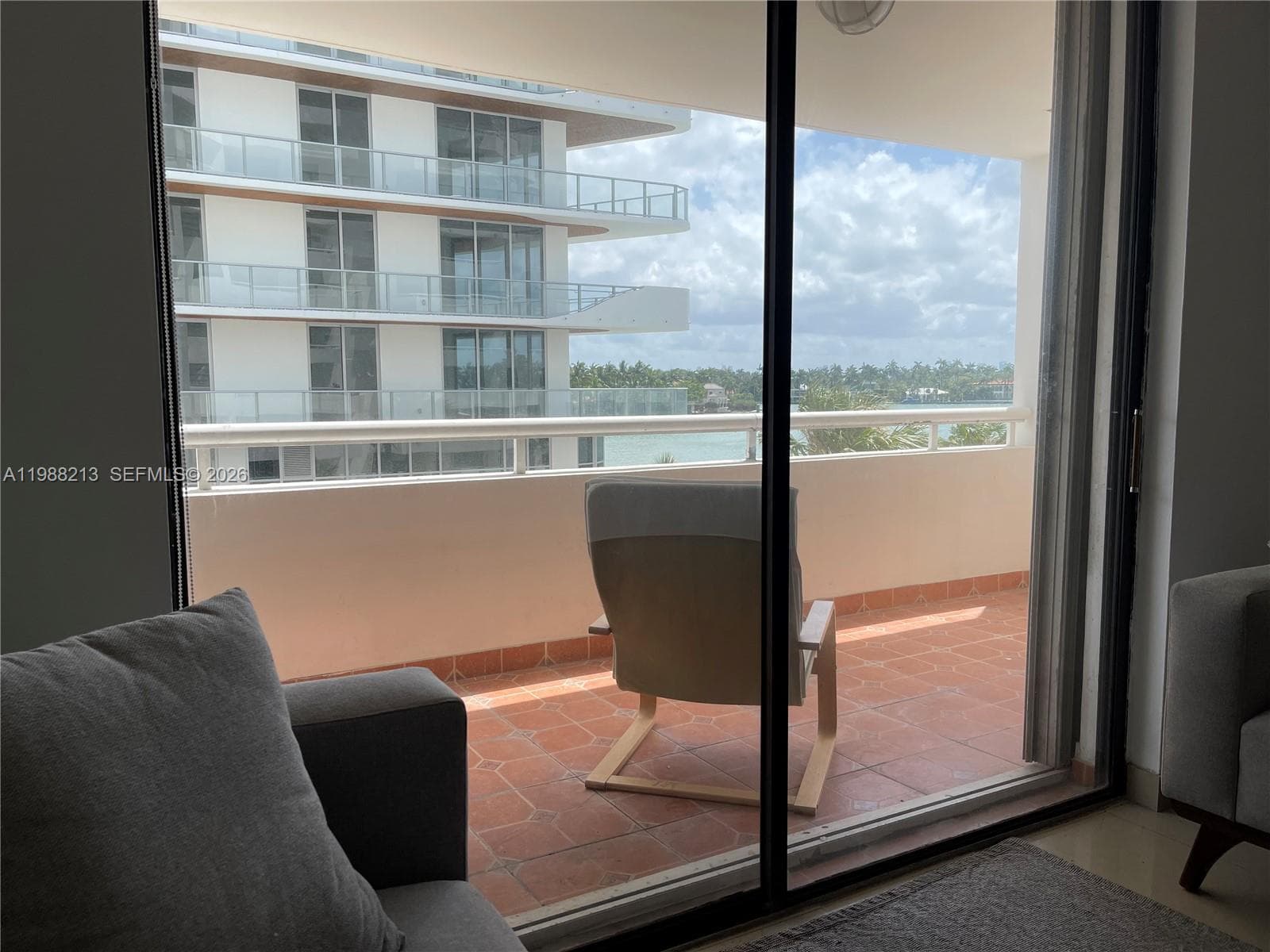 A11988213 — Miami Beach — 6