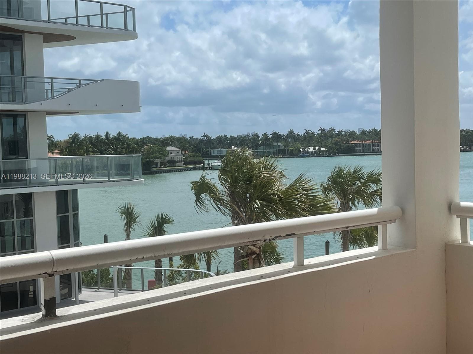 A11988213 — Miami Beach