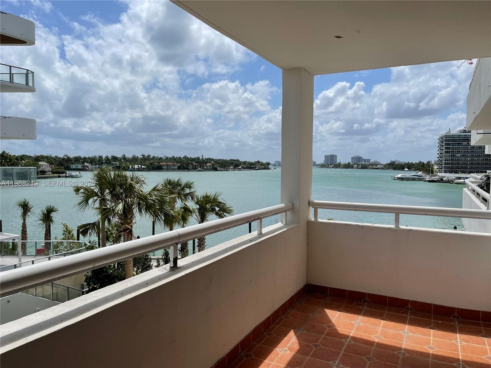 A11988213 — Miami Beach — 10
