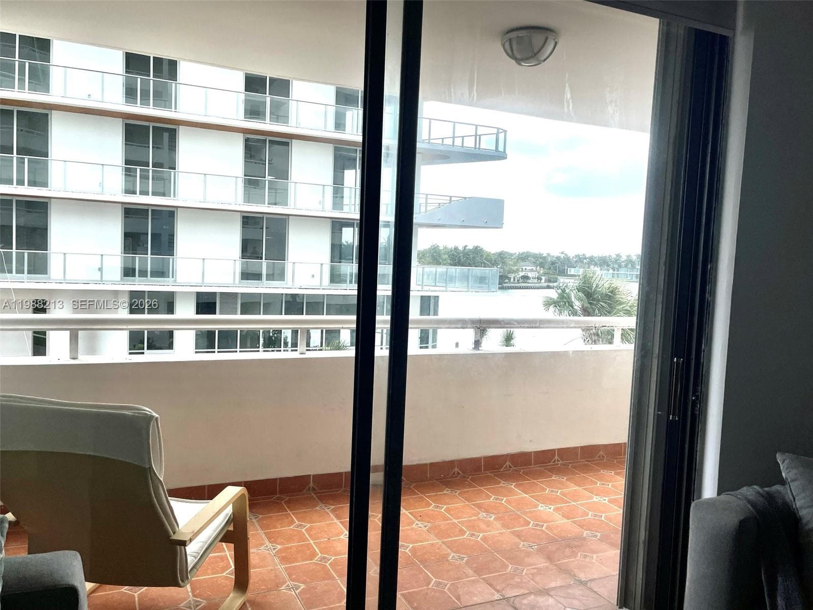 A11988213 — Miami Beach — 19